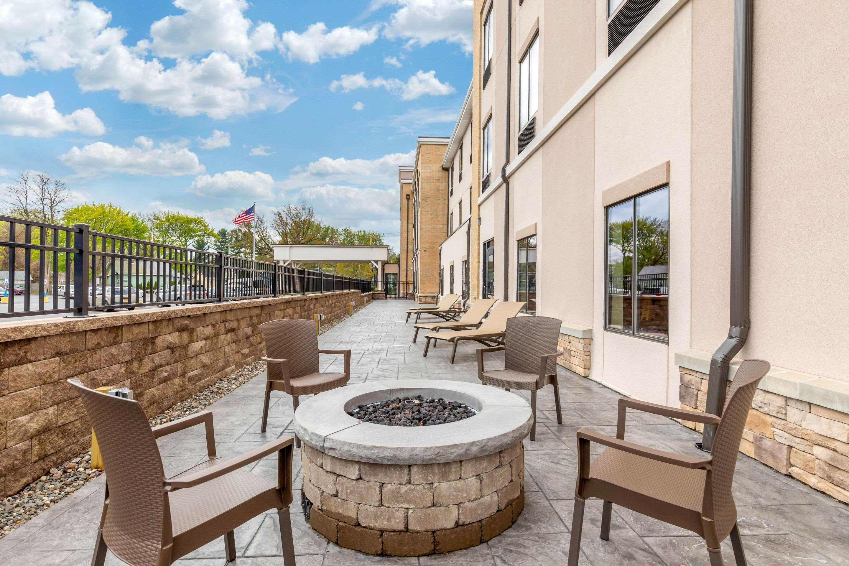 Comfort Inn & Suites Schenectady - Scotia Exterior photo